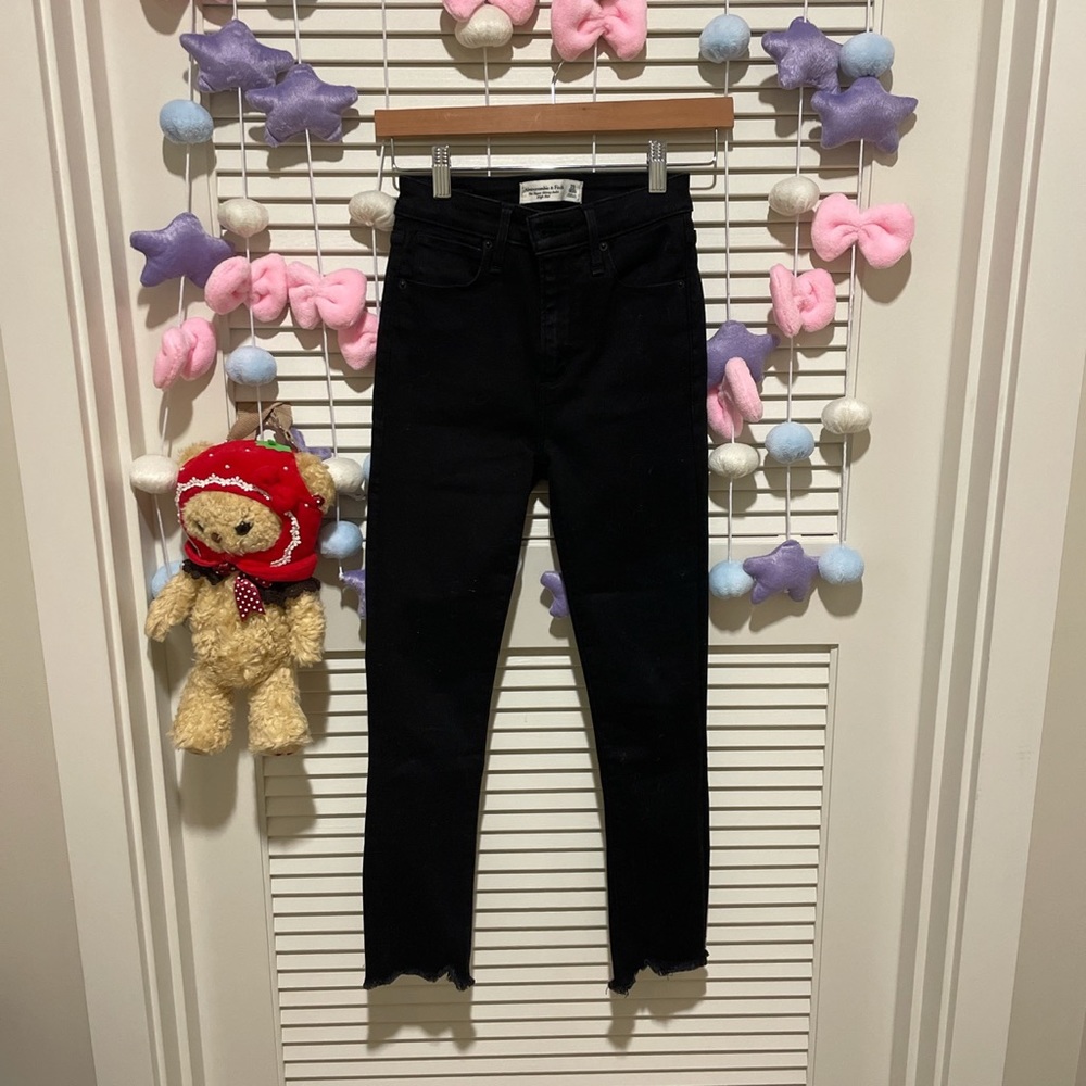 Abercrombie super skinny ankle jean in black ripped hem RETAIL $78